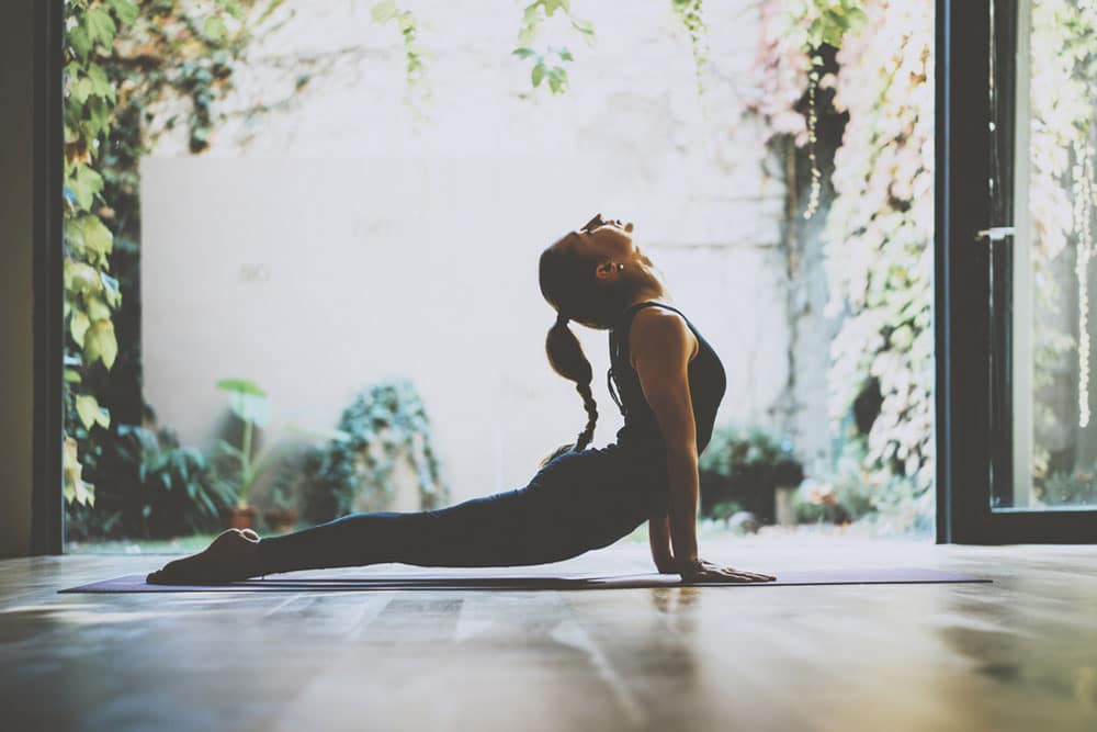 tiempo mantener postura de yoga